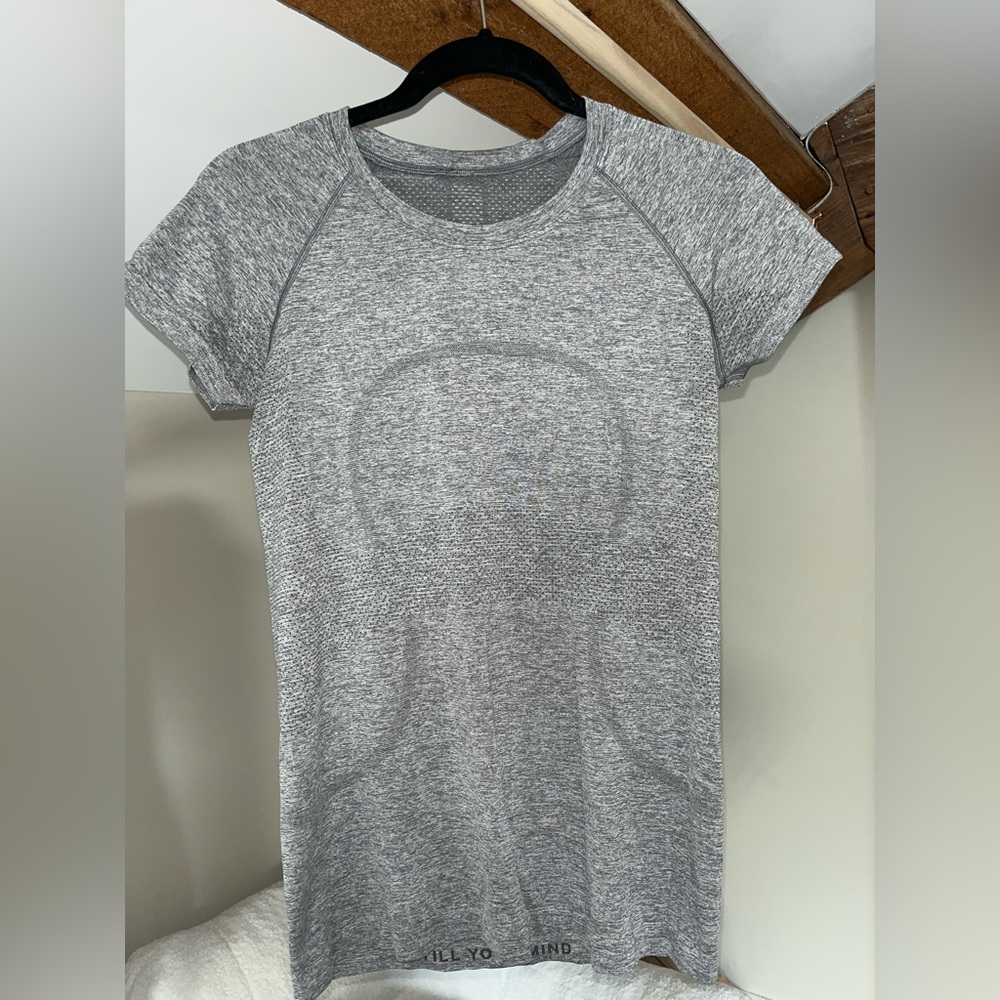Lululemon Swiftly tech short sleeve —-Grey Size 8